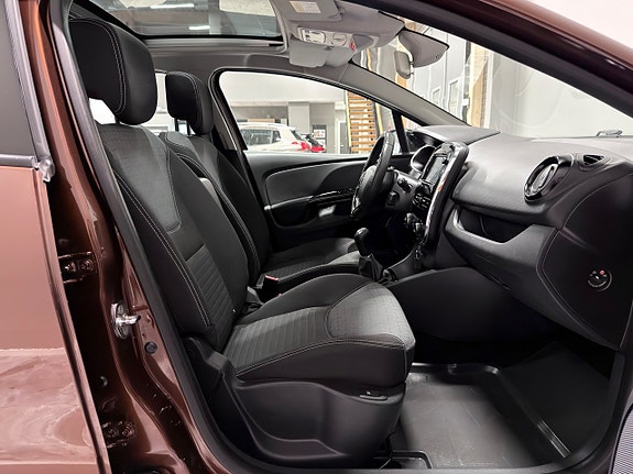 Renault Clio 23 of 26