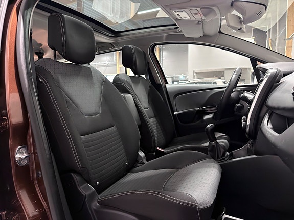 Renault Clio 24 of 26