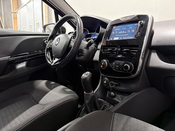 Renault Clio 22 of 26