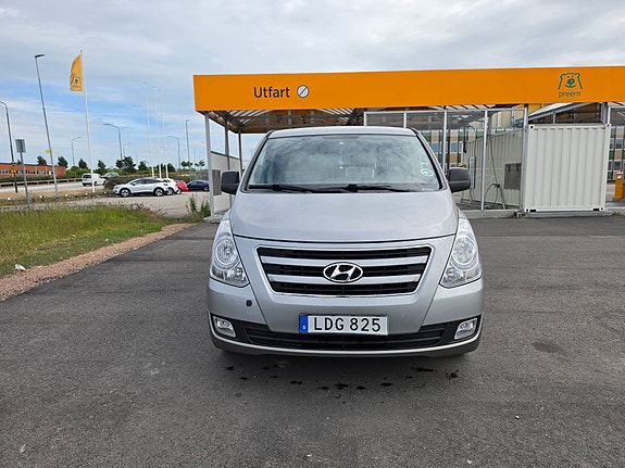 Hyundai H-1 5 of 5