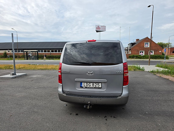 Hyundai H-1 3 of 5