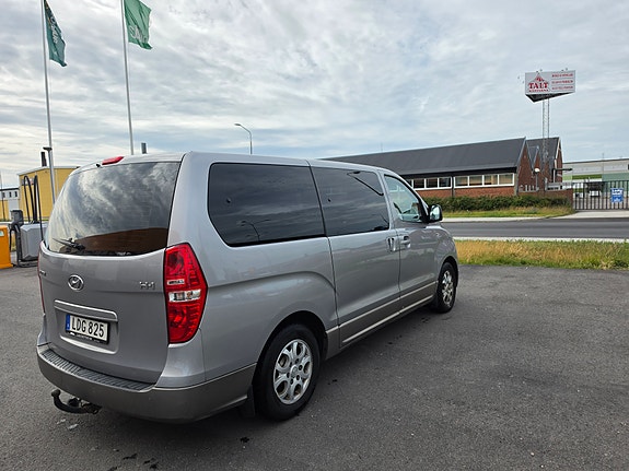 Hyundai H-1 4 of 5