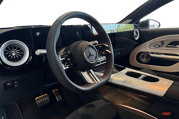 Mercedes-Benz CLA350 8 of 15