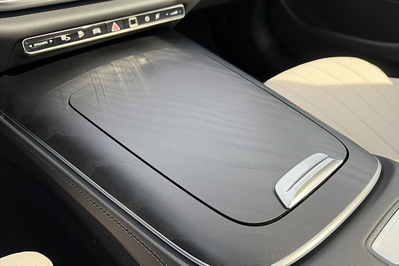Mercedes-Benz E300 de 21 of 28