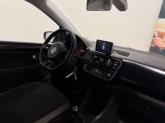 Volkswagen UP! 2 of 5