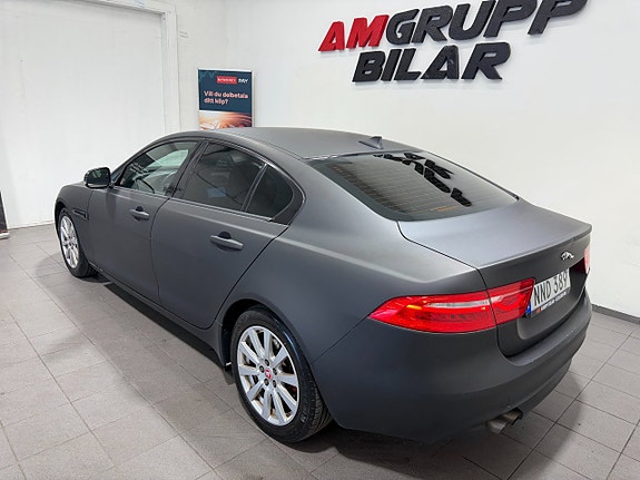 Jaguar XE 19 of 25