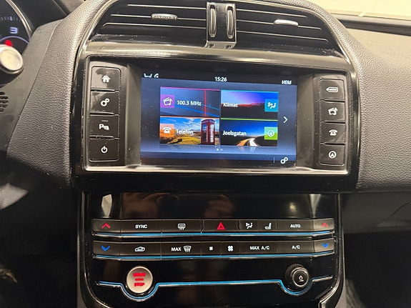 Jaguar XE 17 of 25