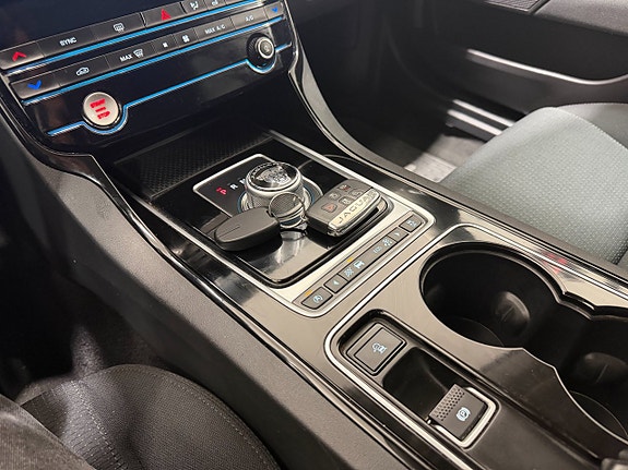 Jaguar XE 23 of 25