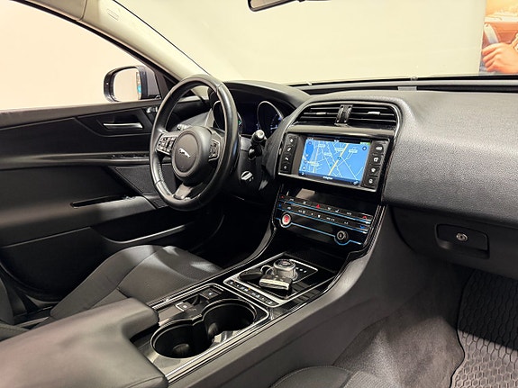 Jaguar XE 2 of 25