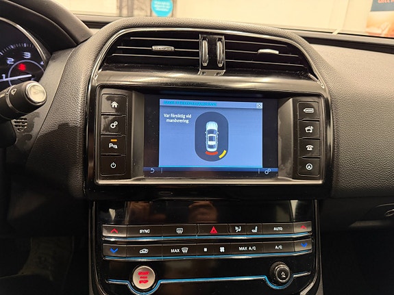 Jaguar XE 18 of 25