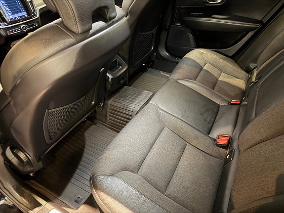 Volvo V90 Cross Country 13 of 21