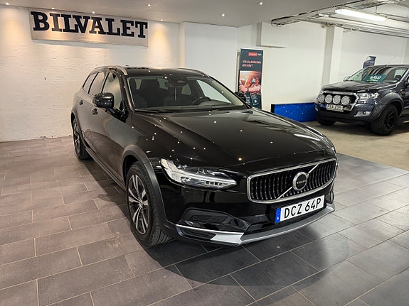 Volvo V90 Cross Country 2 of 5