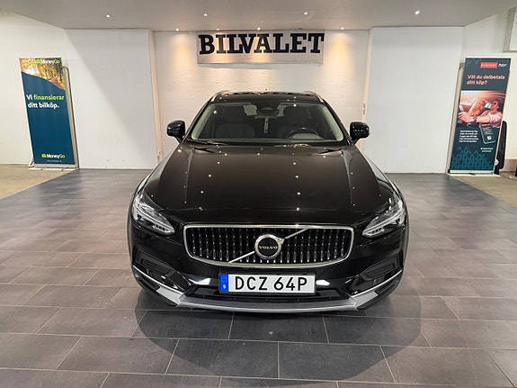 Volvo V90 Cross Country 3 of 5