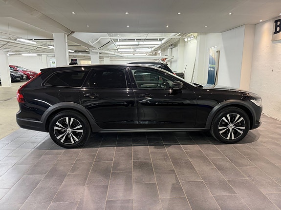 Volvo V90 Cross Country 8 of 21