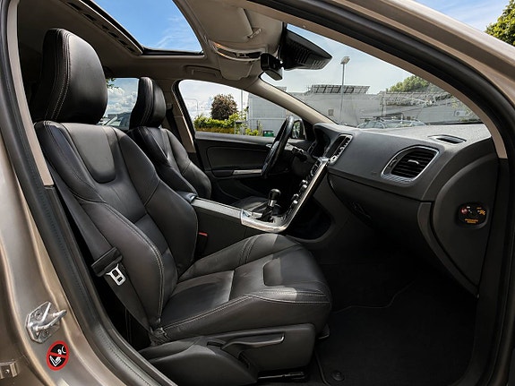 Volvo V60 11 of 13