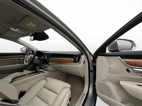 Volvo V90 14 of 30
