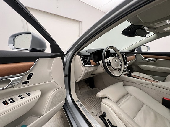 Volvo V90 10 of 30