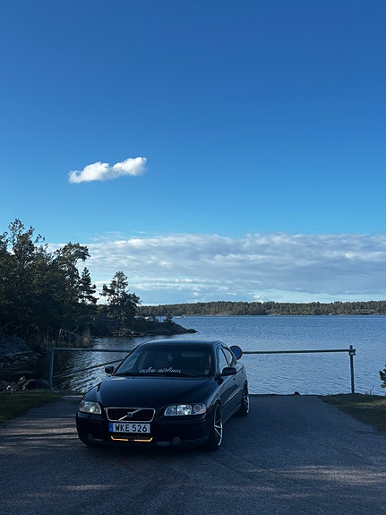 Volvo S60 2 of 5