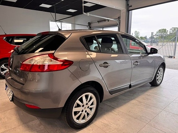 Renault Megane III 4 of 5