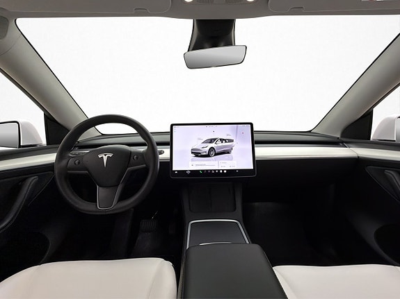 Tesla Model Y 15 of 30