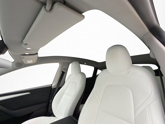 Tesla Model Y 17 of 30