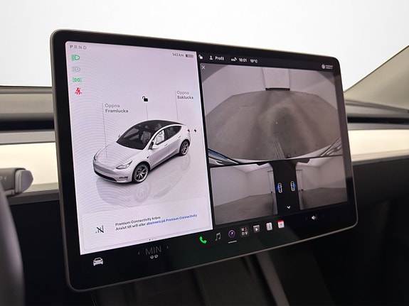 Tesla Model Y 27 of 30