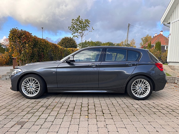 BMW 118i 3 of 5
