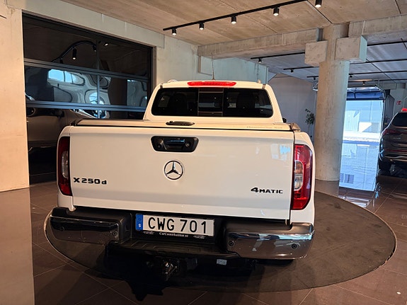 Mercedes-Benz X250 d 9 of 22