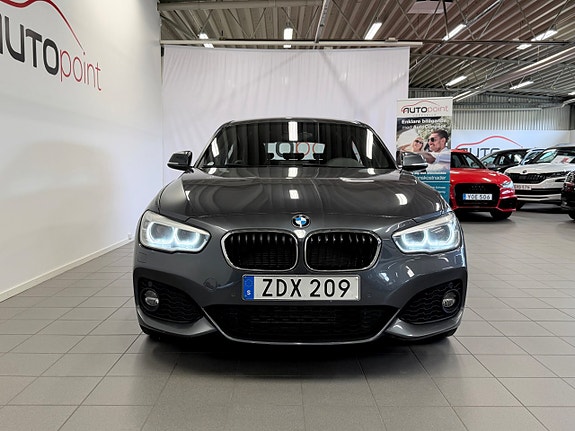 BMW 118i 3 of 5
