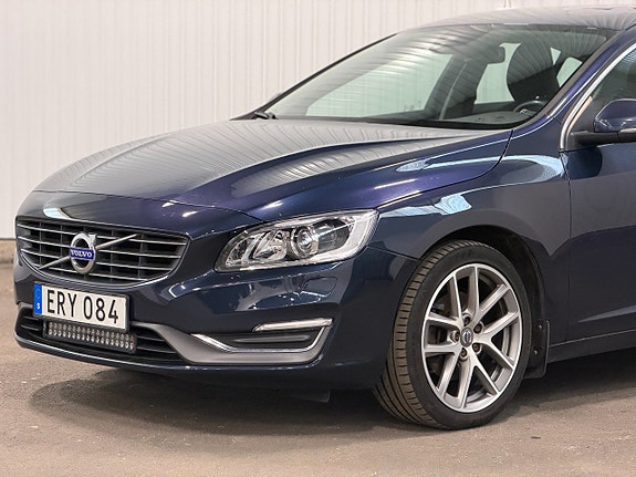 Volvo S60 2 of 5