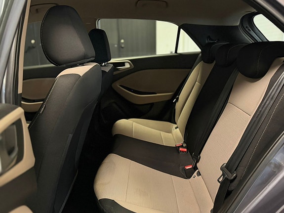 Hyundai i20 8 of 19