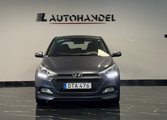 Hyundai i20 2 of 5