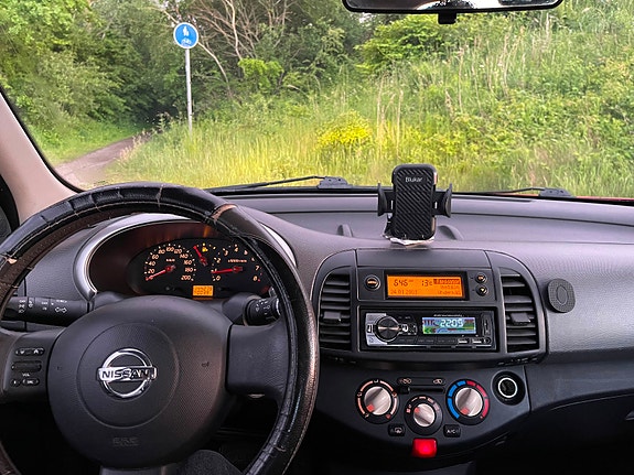 Nissan Micra 4 of 5