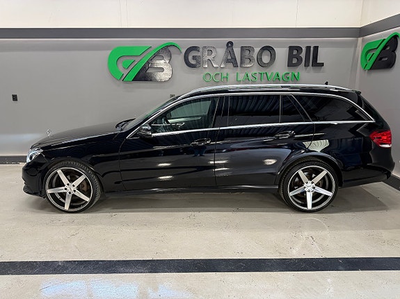 Mercedes-Benz E220 2 of 5