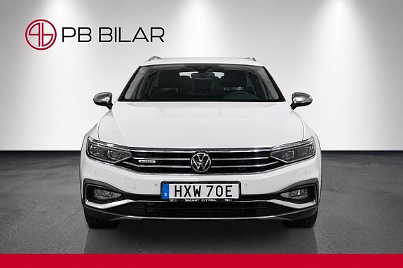 Volkswagen Passat Alltrack 3 of 5