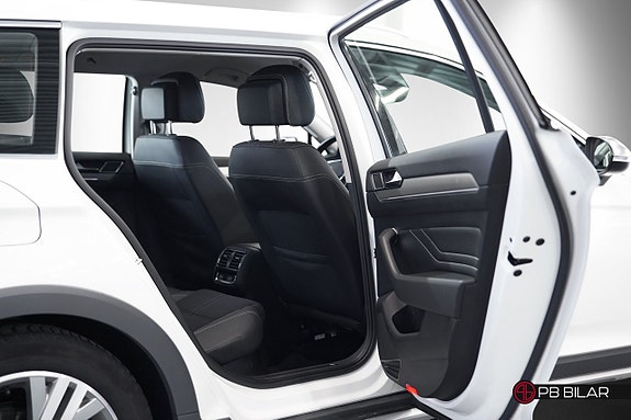 Volkswagen Passat Alltrack 10 of 19