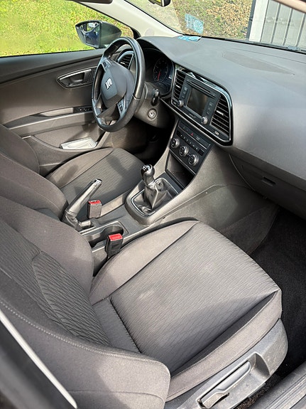 Seat Leon 2 of 3
