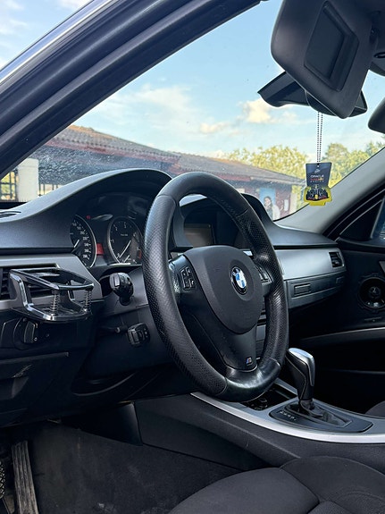 BMW 335d 3 of 5