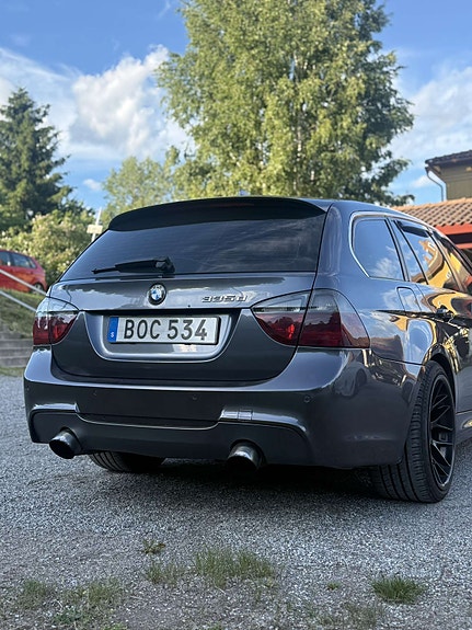 BMW 335d 2 of 5