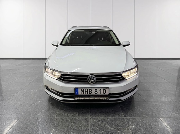 Volkswagen Passat 2 of 5