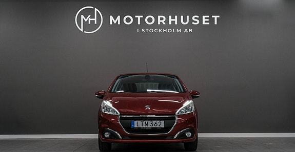 Peugeot 208 2 of 5