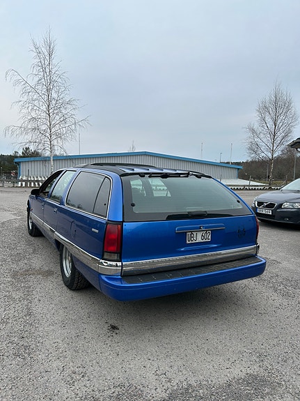 Buick Roadmaster 4 of 5