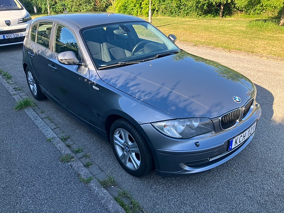BMW 116i 2 of 5