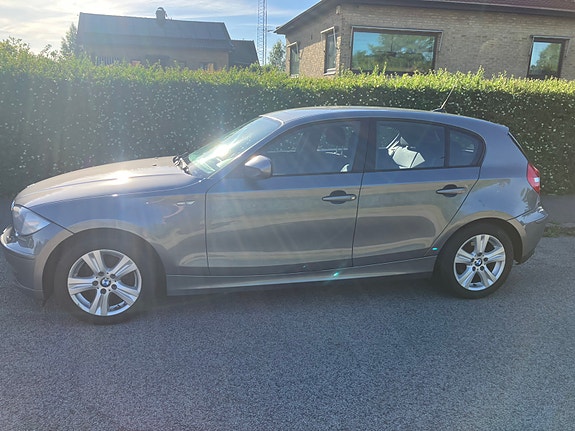 BMW 116i 3 of 5