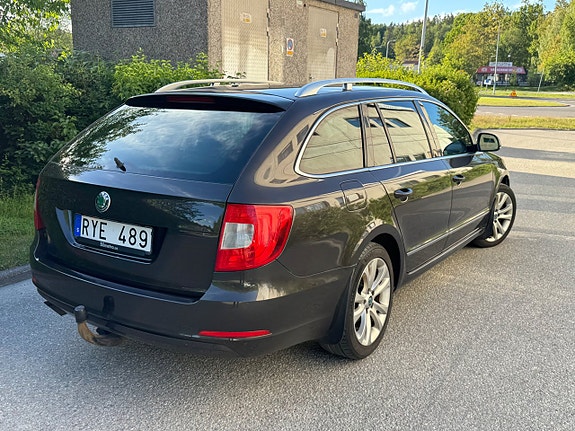 Skoda Superb 2 of 5