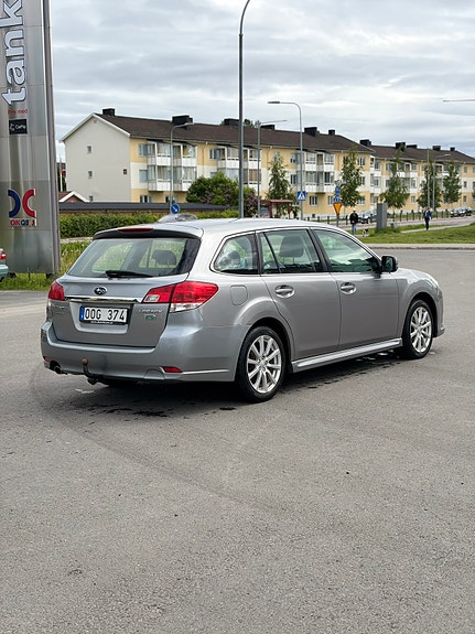 Subaru Legacy 4 of 5
