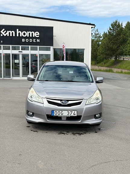 Subaru Legacy 2 of 5