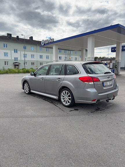 Subaru Legacy 7 of 10