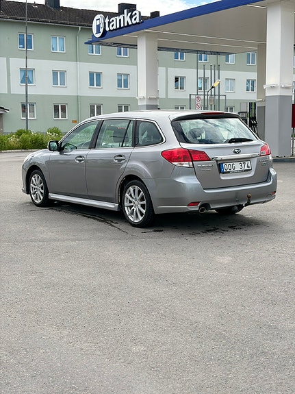 Subaru Legacy 6 of 10