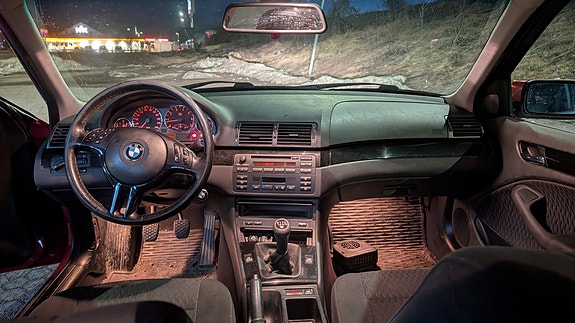 BMW 320i 4 of 4